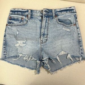 Abercrombie High Rise Jean Shorts

Size 27, Stretch

Non-smoking pet free home